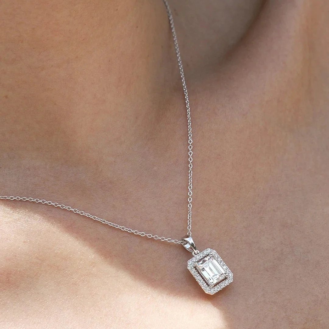 Alice Borderset Zircon Necklace