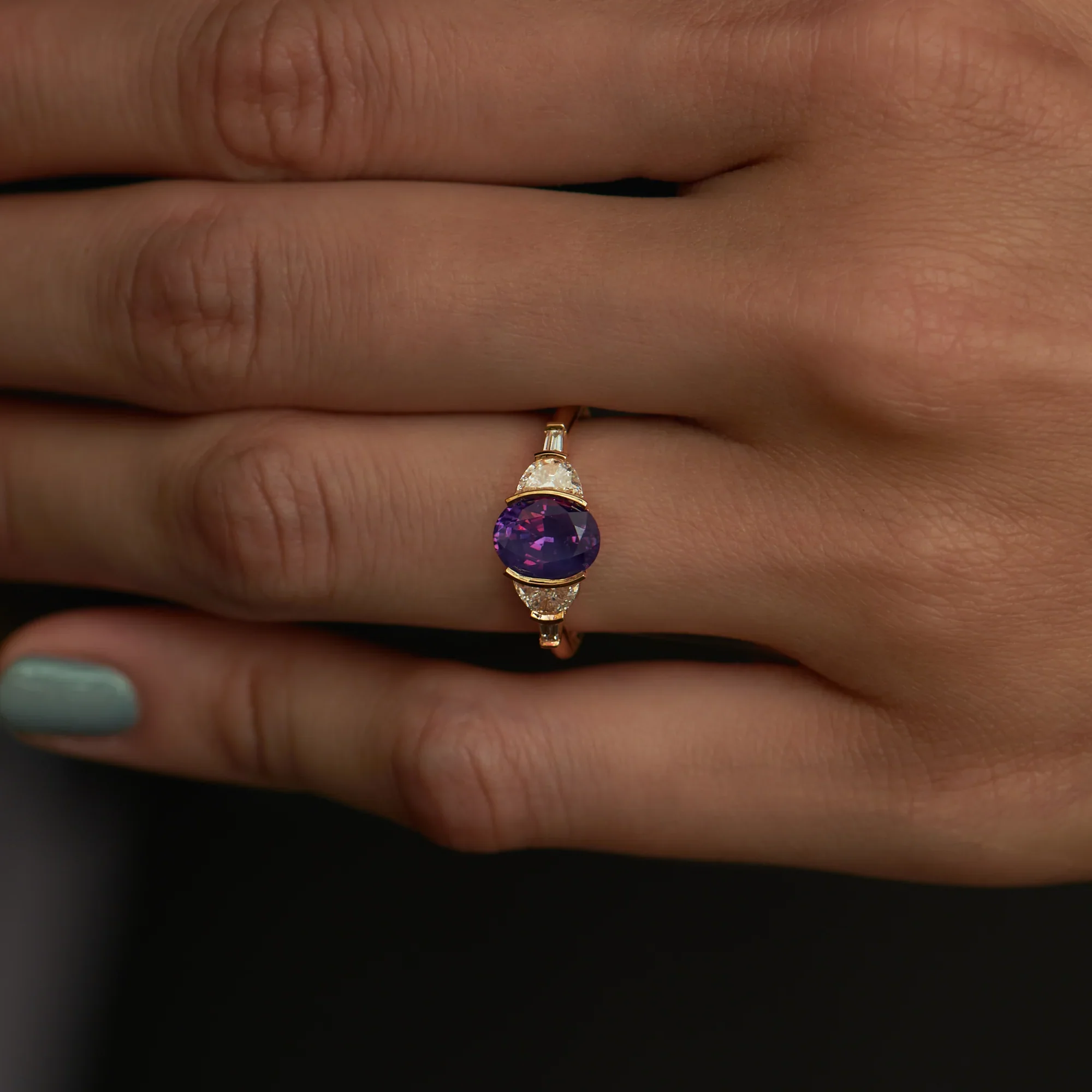 Sedna Amethyst Oval Cut Ring - Image 3