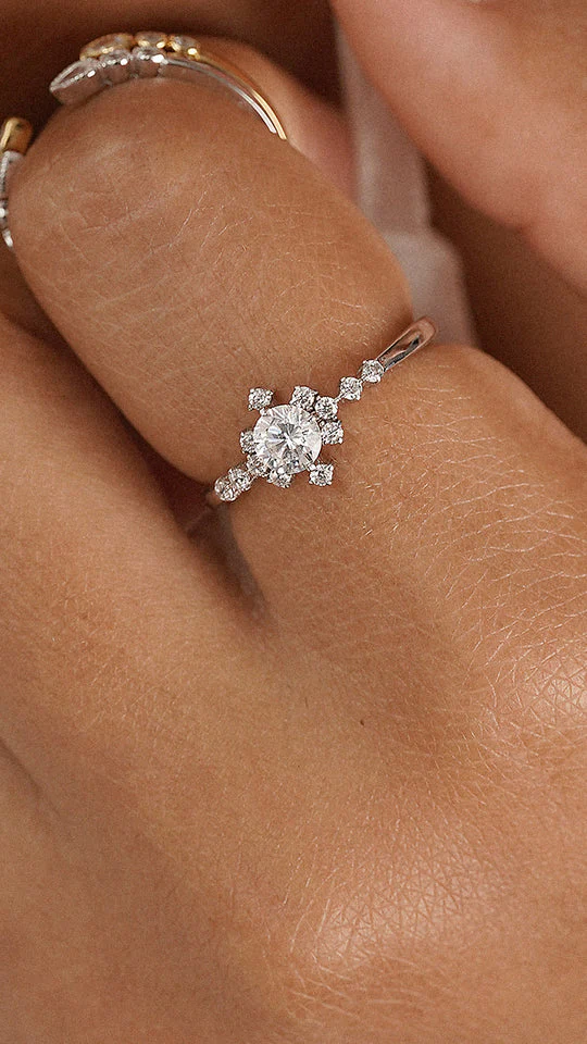 Amour Zircon Stones Silver Ring - Image 3