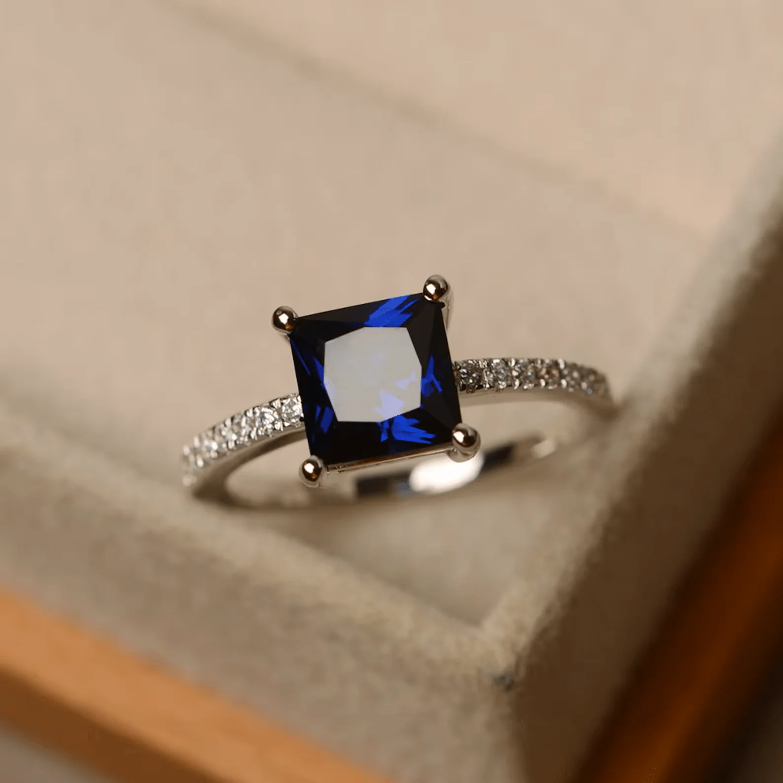 Anta Najm Hayati Sapphire Ring - Image 3