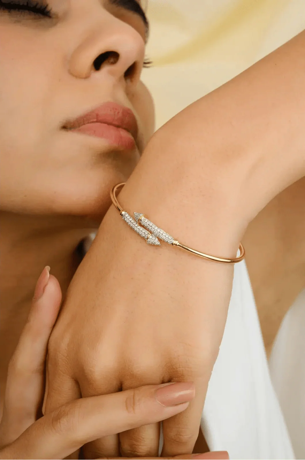 Arrow Spark Twisted Bangle - Image 3