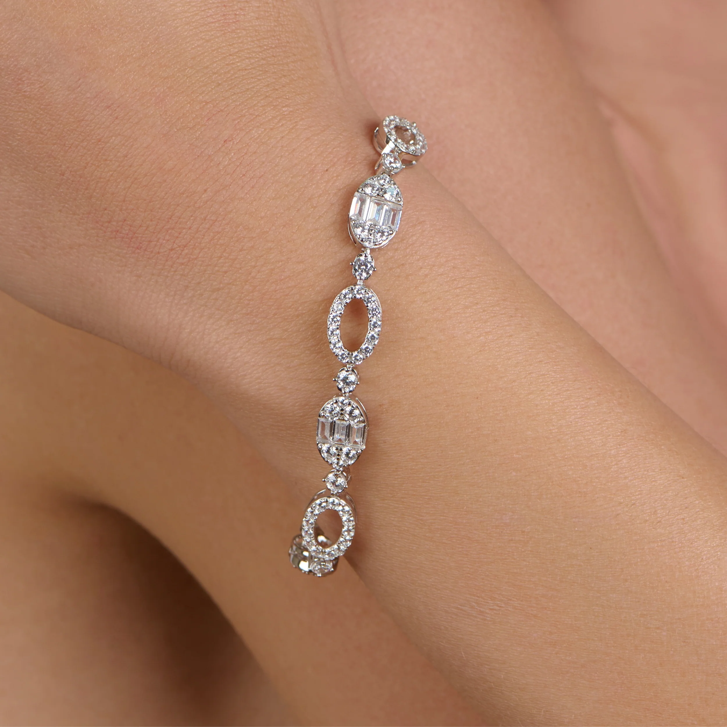 Heritage Oval Bracelet - Image 2