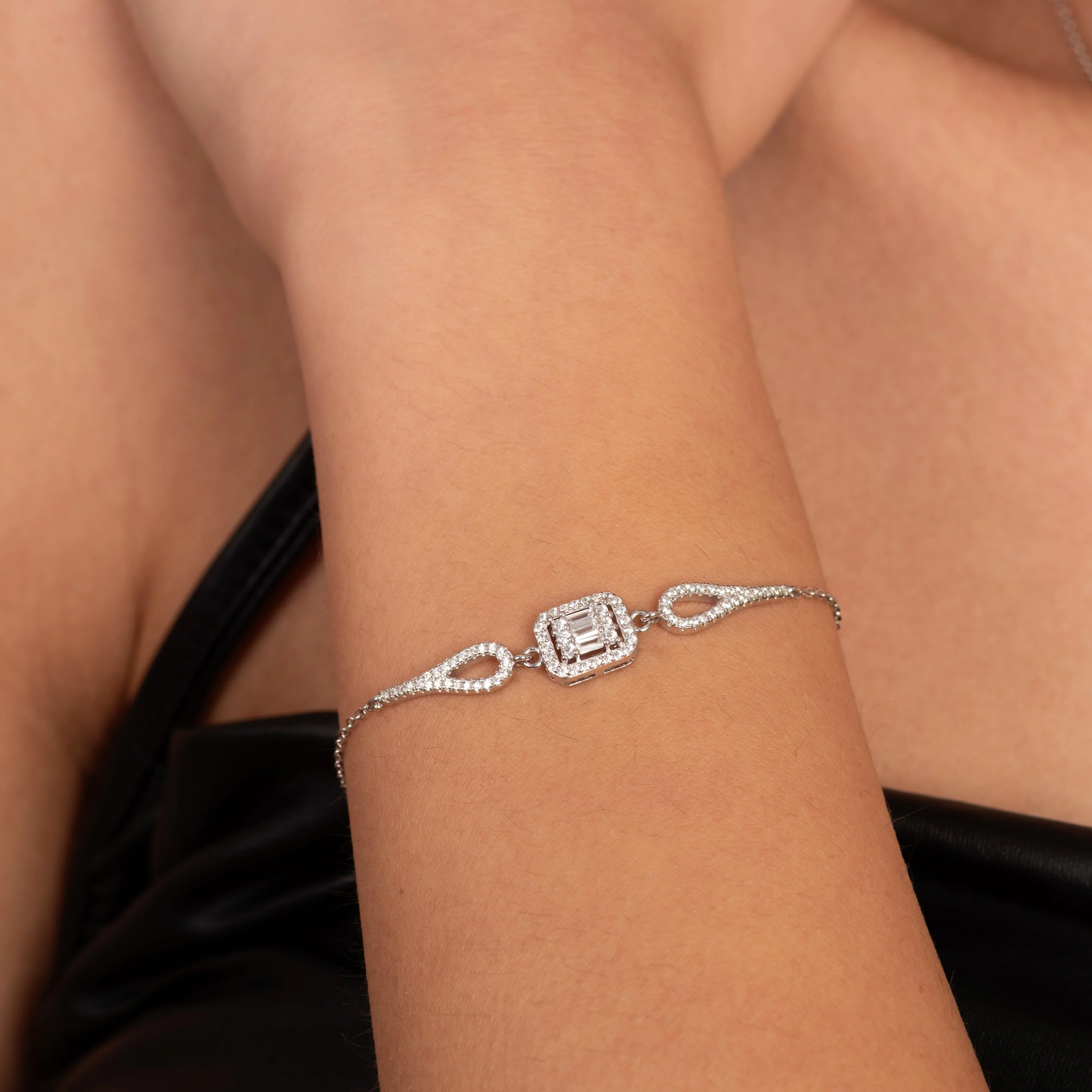 Timeless Solitaire Silver Bracelet - Image 2
