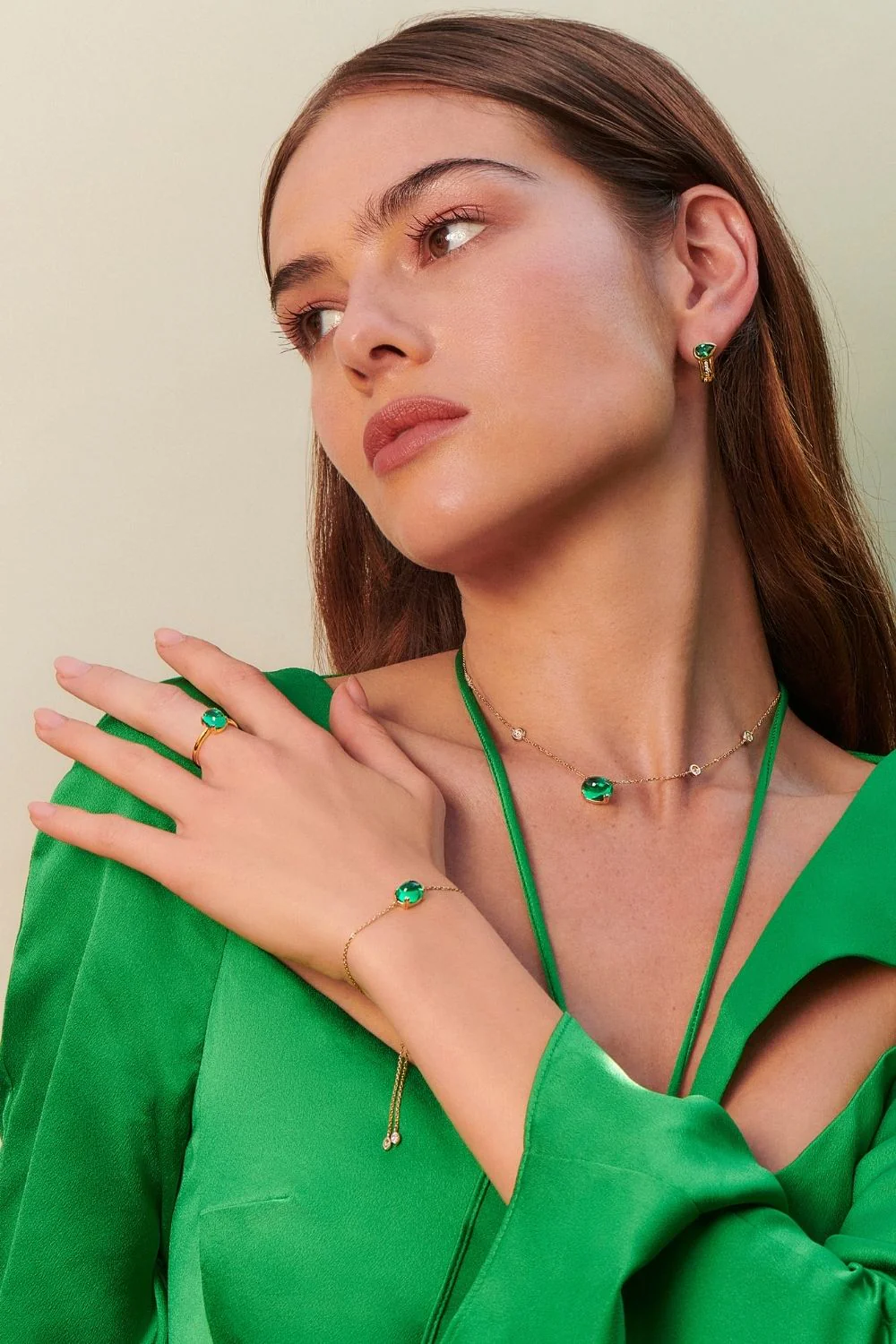 Glossy Cabochon Emerald Necklace - Image 5