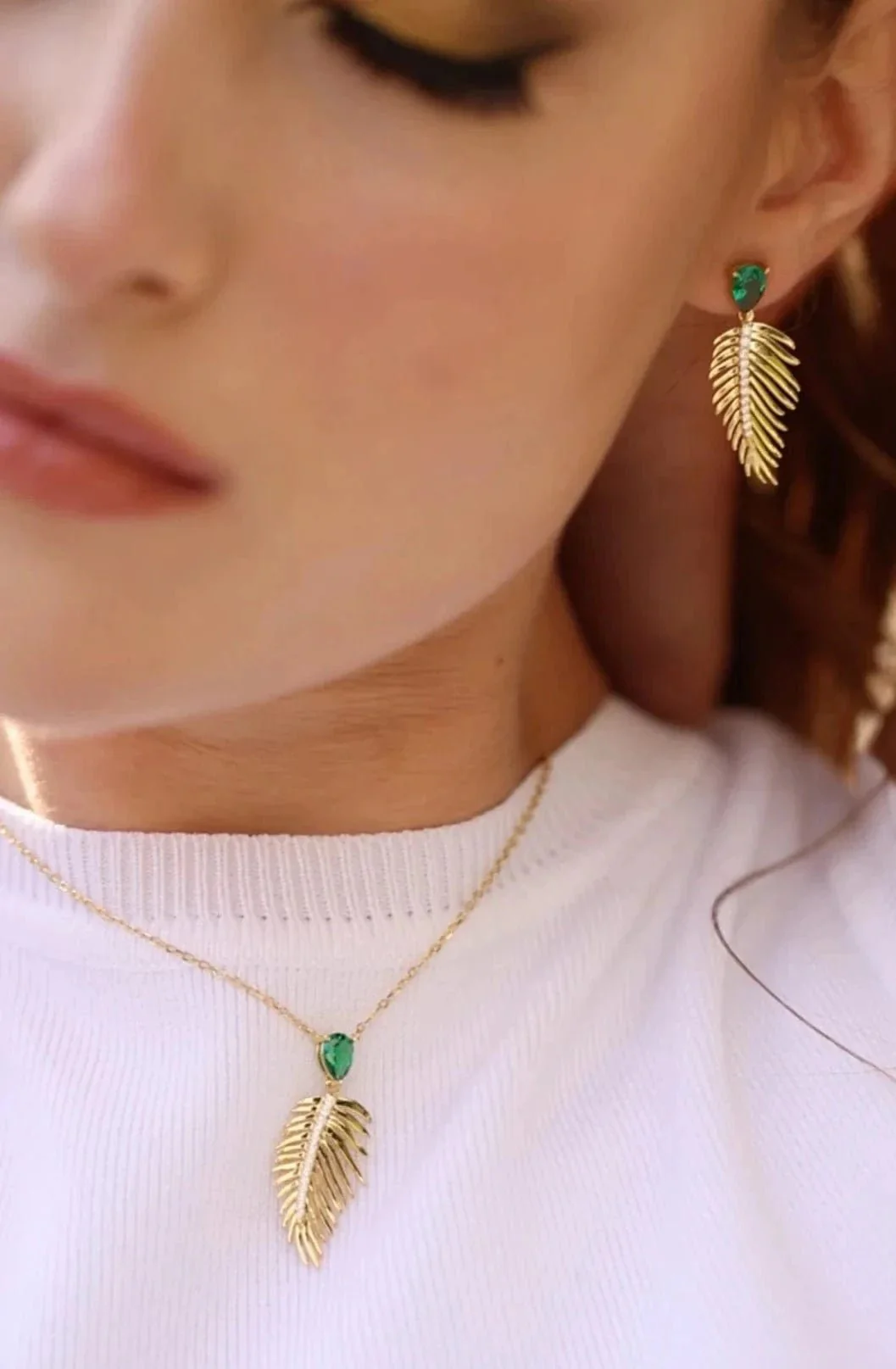 Palma Emerald Necklace and Earrings Set - Image 2