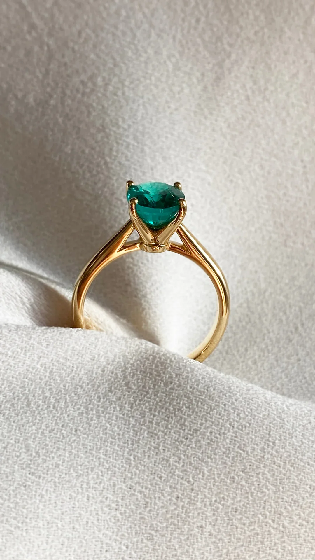 Emerald Stardust Ring - Image 4