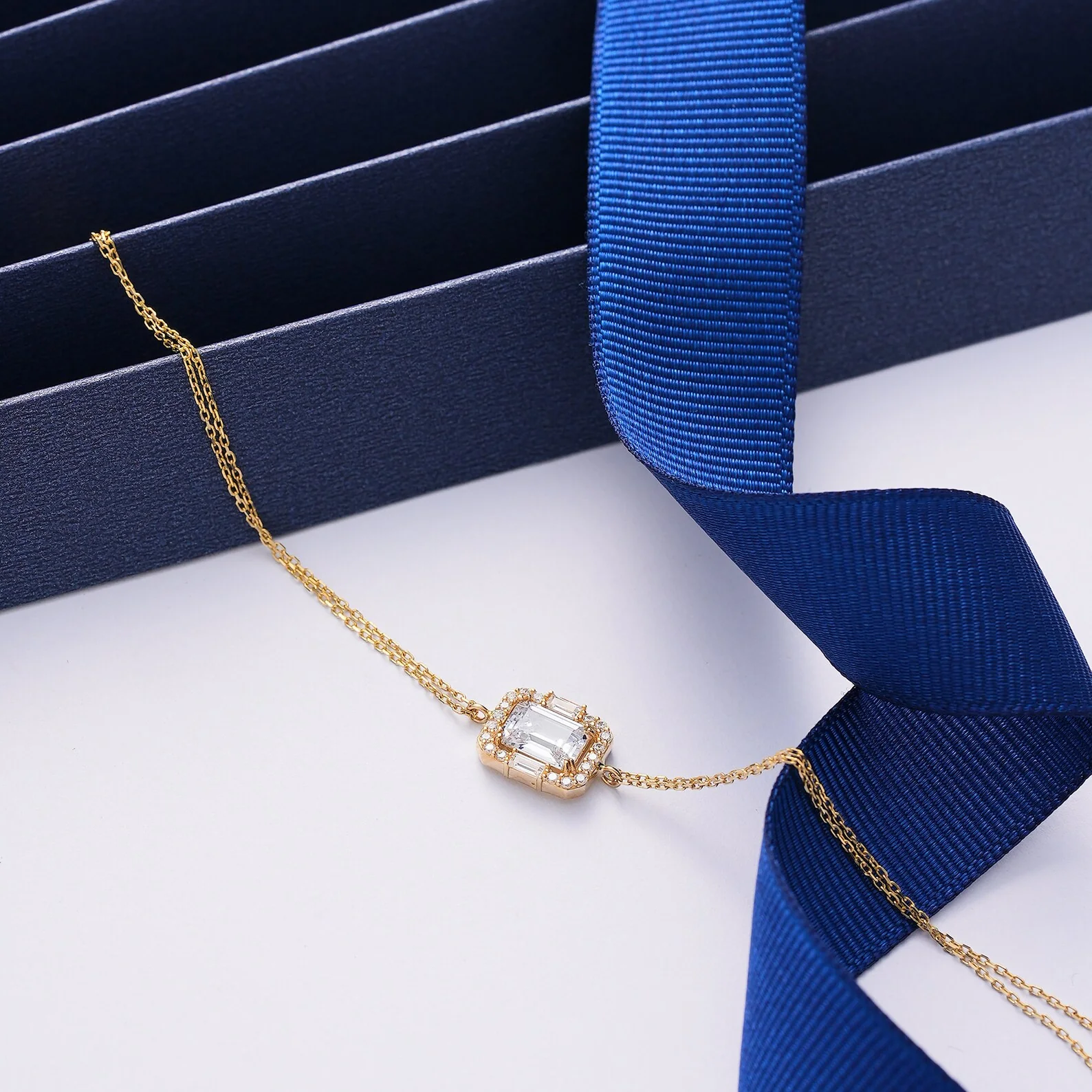 Glam Queen Zircon Bracelet - Image 4