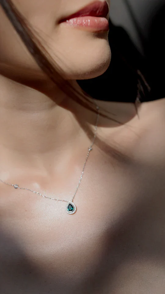 Grace Kelly Emerald Necklace - Image 4