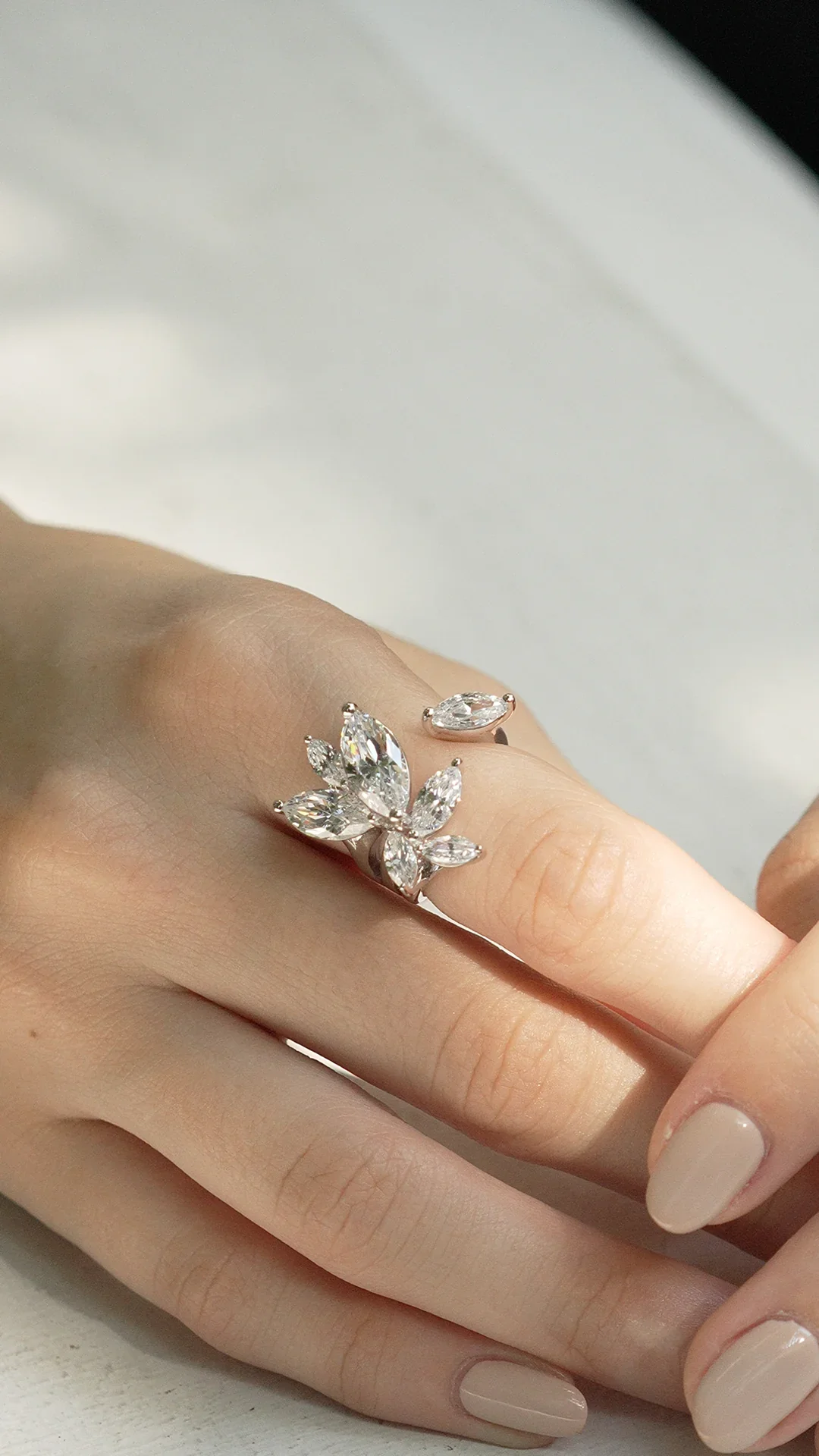 La Bella Silver Zircon Ring - Image 5