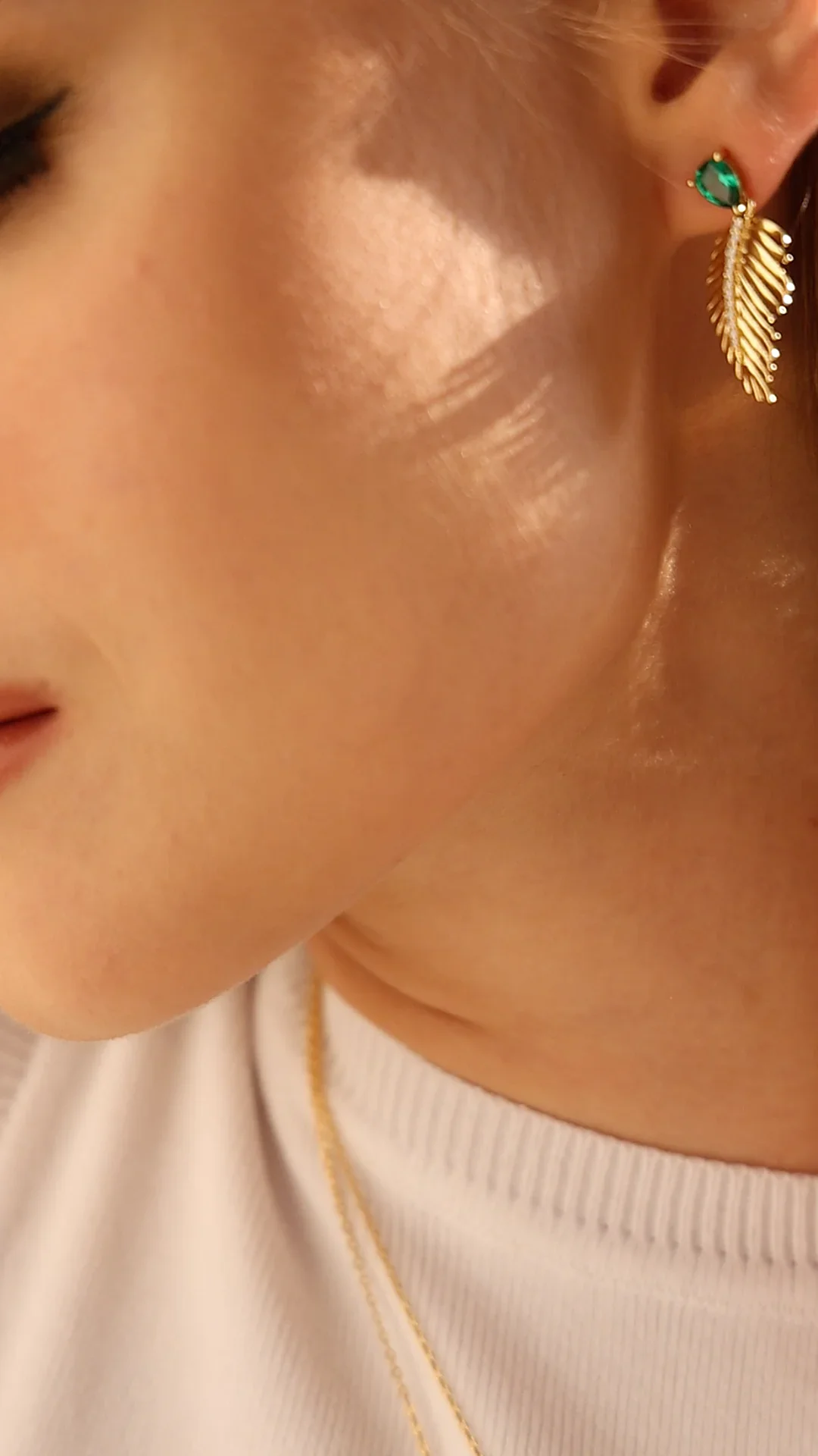 Palma Emerald Stone Earrings - Image 5