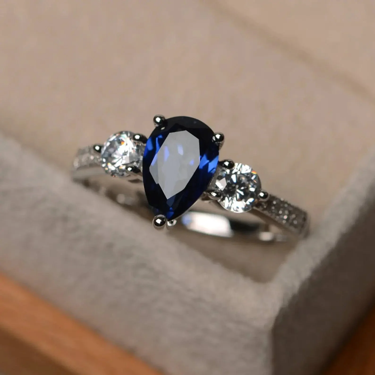 Titanic Blue Sapphire Ring - Image 2