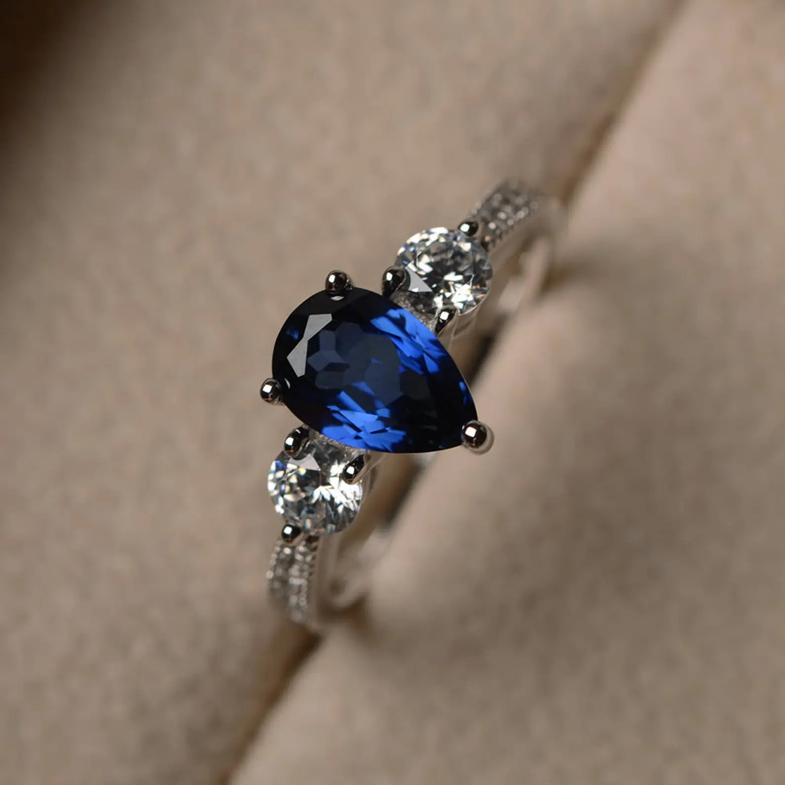 Titanic Blue Sapphire Ring - Image 3