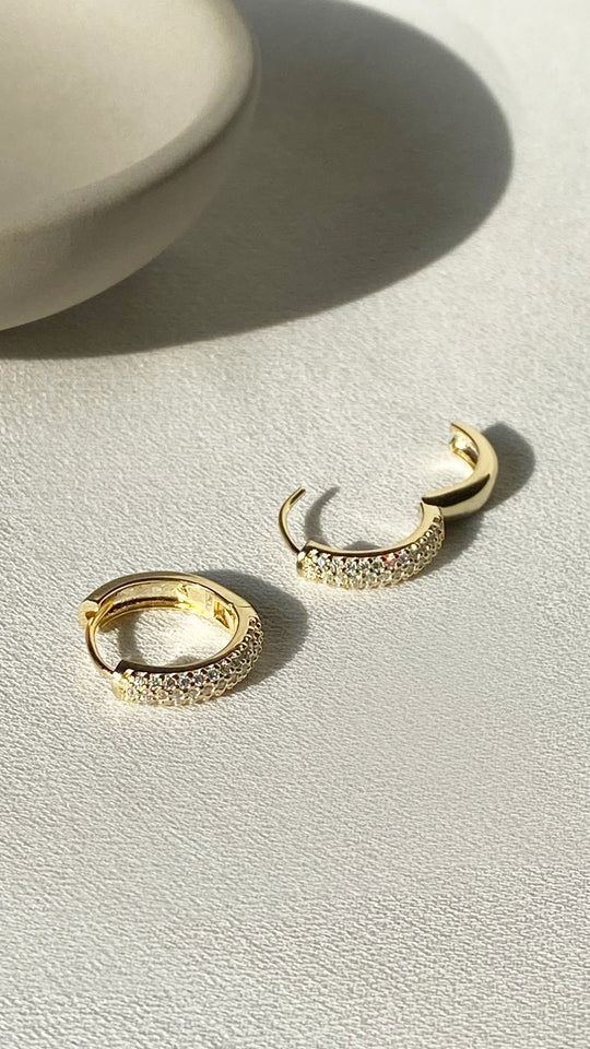 Zircon Cutie Huggie Gold Plating Earrings - Image 4