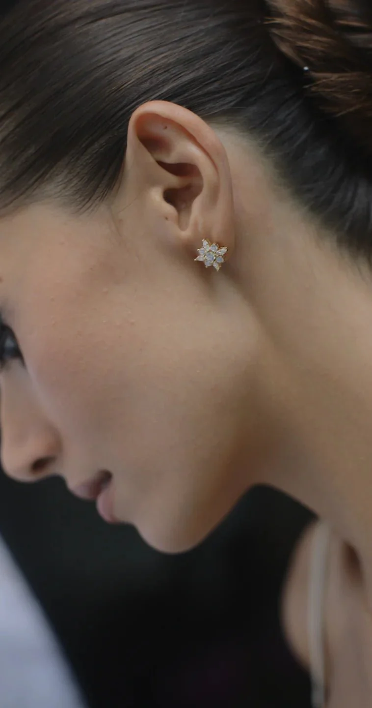 Snow Flower Zircon Stud Earring Gold plating - Image 4