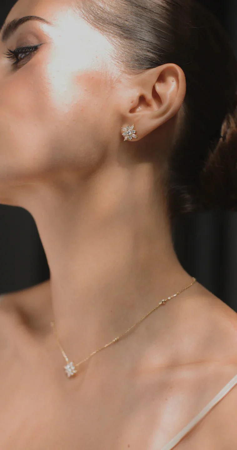 Snow Flower Zircon Stud Earring Gold plating - Image 6