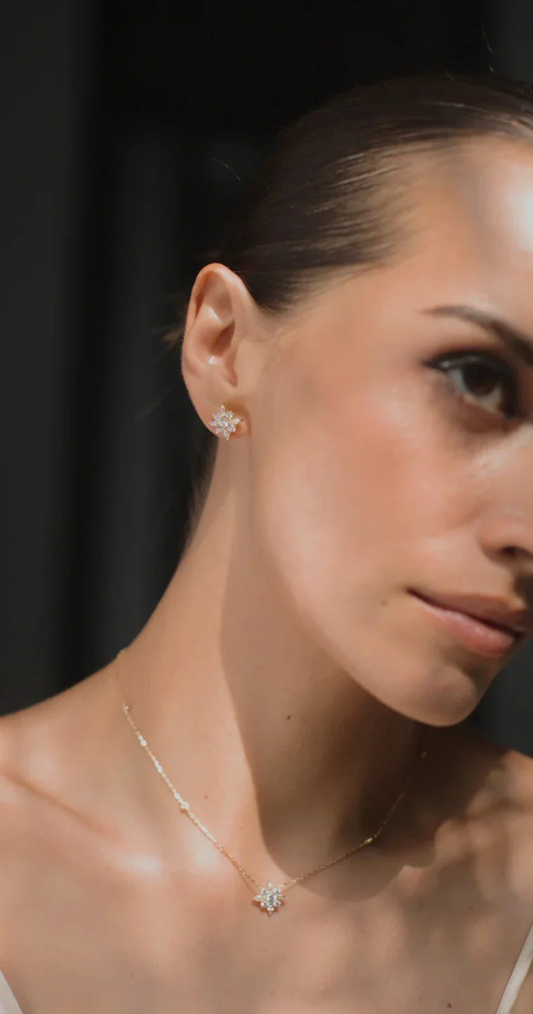 Snow Flower Zircon Stud Earring Gold plating - Image 7