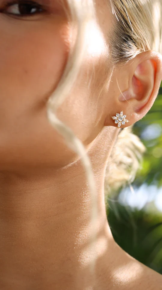 Snow Flower Zircon Stud Earring Gold plating - Image 9