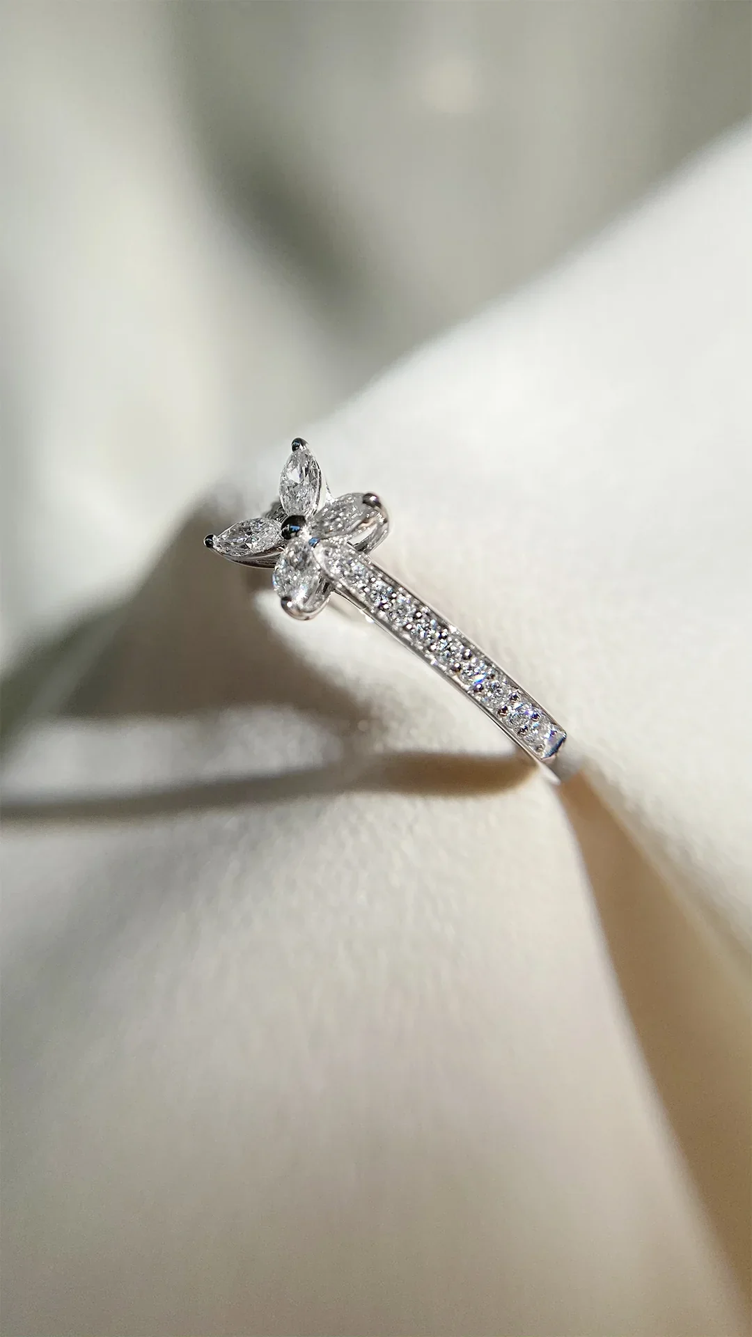 Snow White Zircon Silver Ring - Image 5