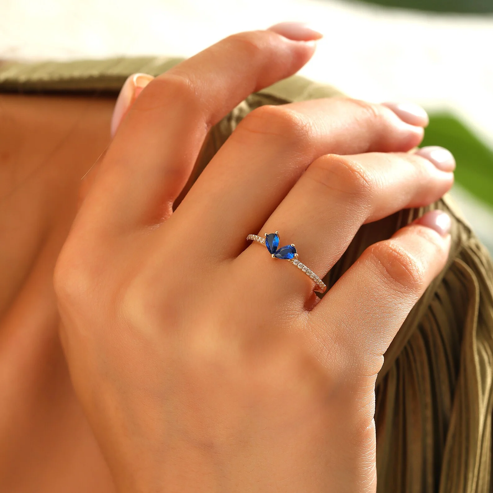Sweet Kiss Sapphire Heart Ring - Image 4