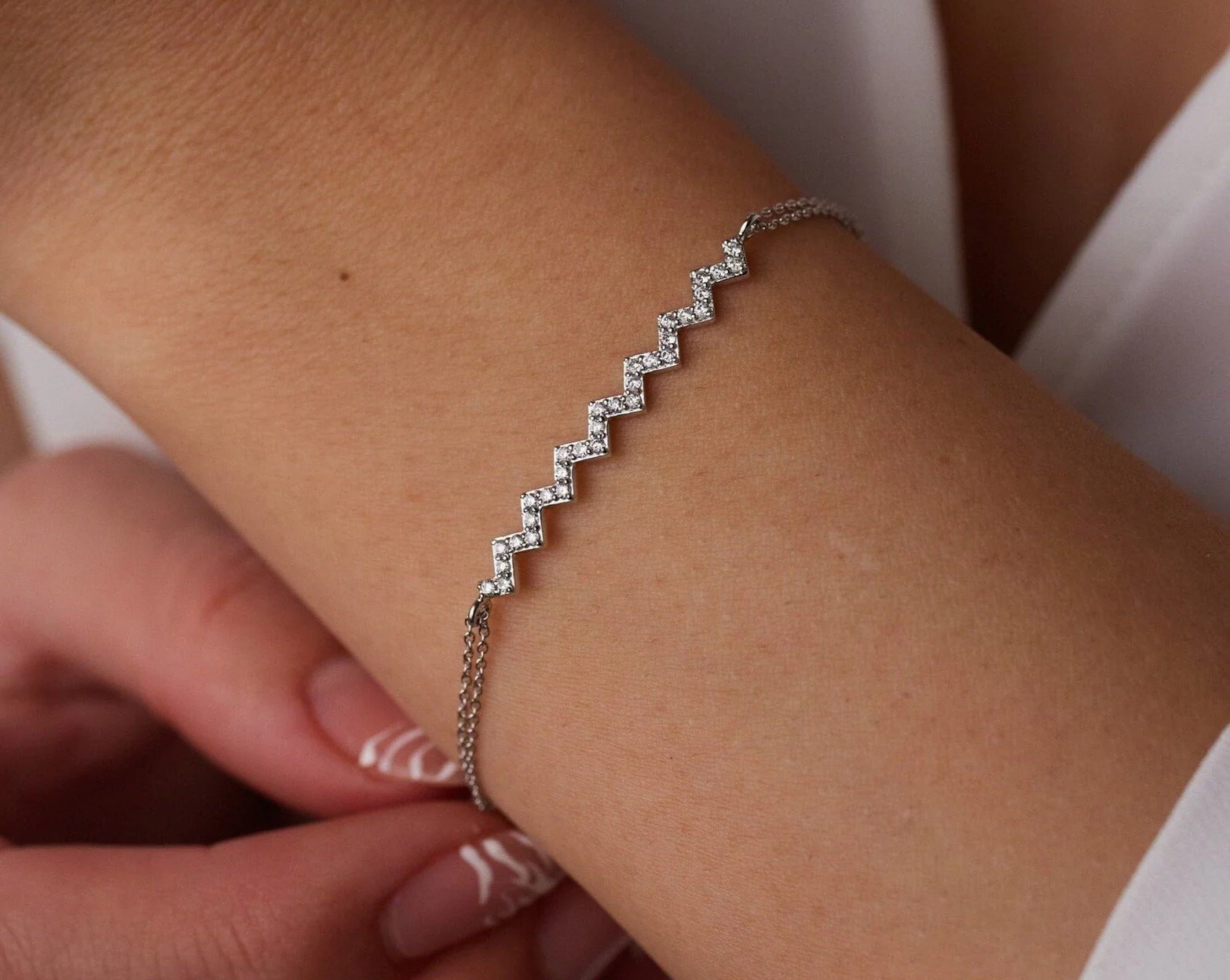Zigzag Pattern Double Chain Bracelet - Image 2